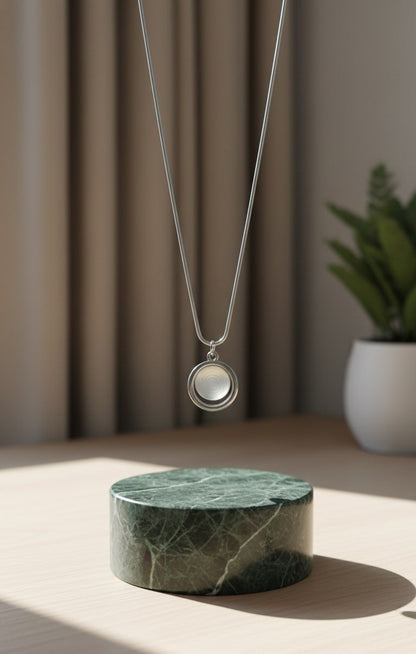 Aurora Circle Pendant Necklace [Limited Stock]